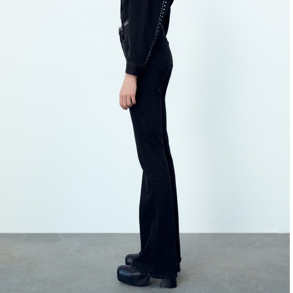Zara High Rise Flare Jeans - Picture 2 of 12